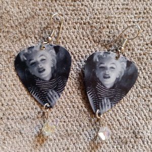 MARILYN MONROE GUITAR PICK EARRINGS - NECKLACE SET